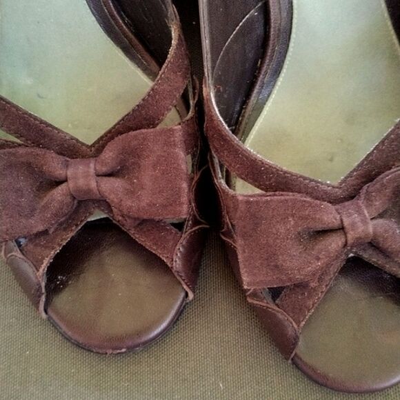 Aerosoles Brown Suede and Leather Heels - Picture 2 of 12